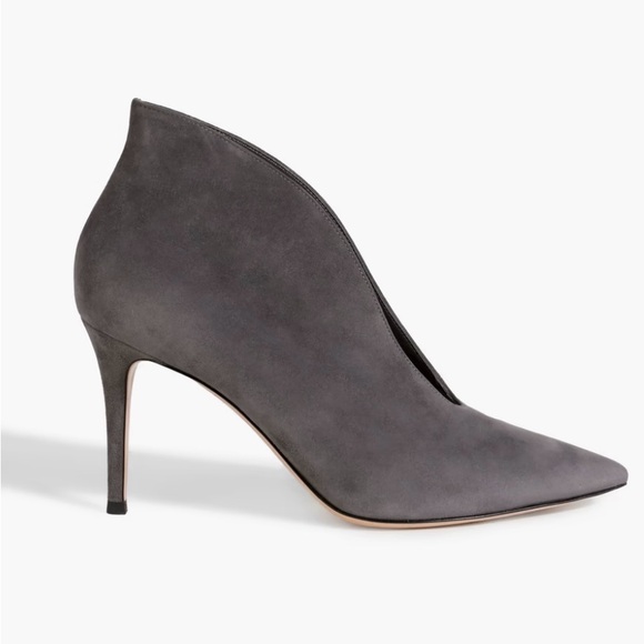 Gianvitto Rossi suede ankle boots. This pump/bootie hybrid is scrumtious! - Picture 4 of 6